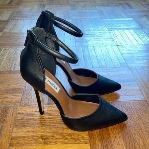 Steve Madden Black Leather Stiletto Pumps